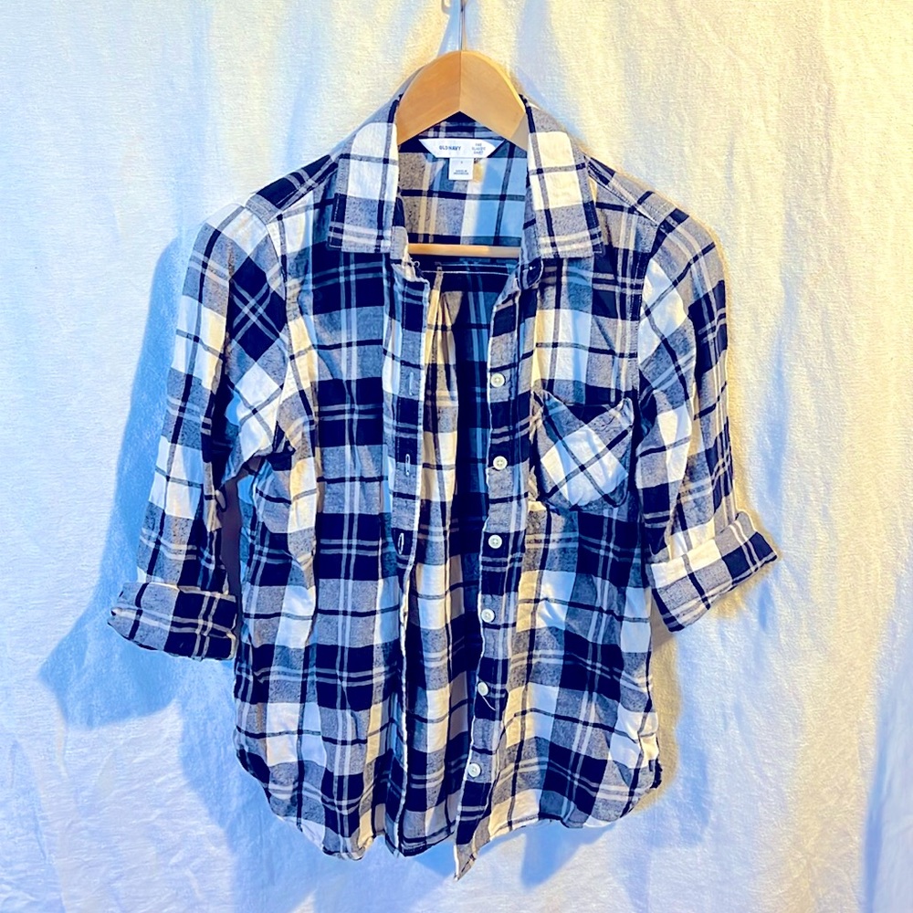Women’s navy blue plaid, classic Old Navy shirt, cotton.
